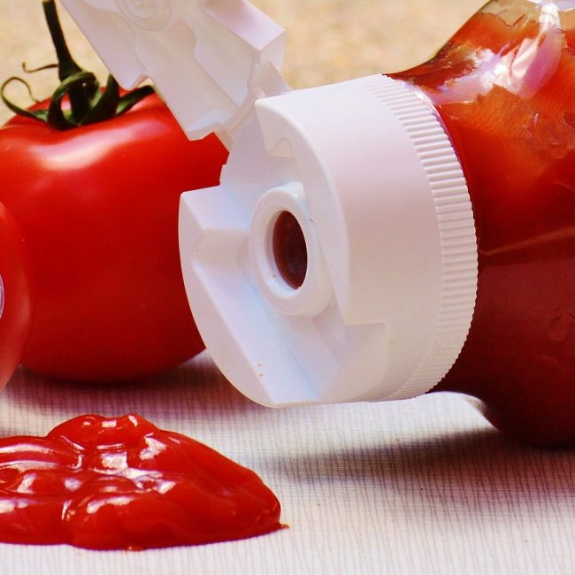 Kečup ve skle nebo v plastu – který je ten lepší? Máme pro vás překvapivou odpověď